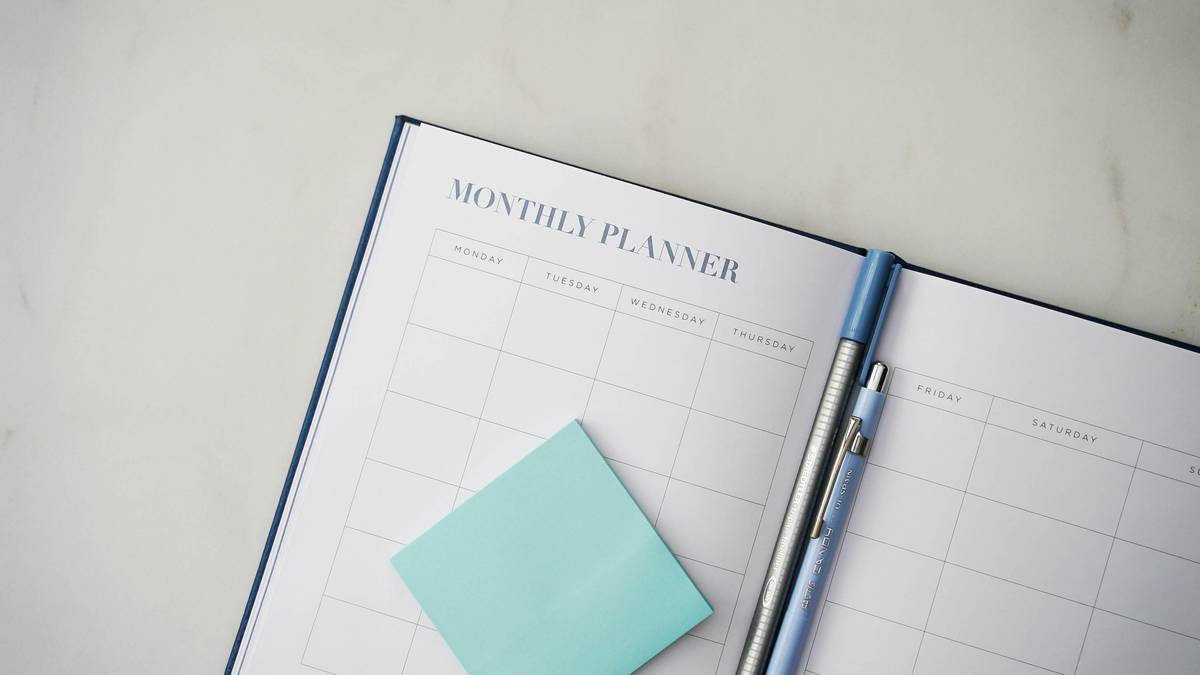 daily plan tracker app interface showing energy feedback prompts and adaptive rescheduling